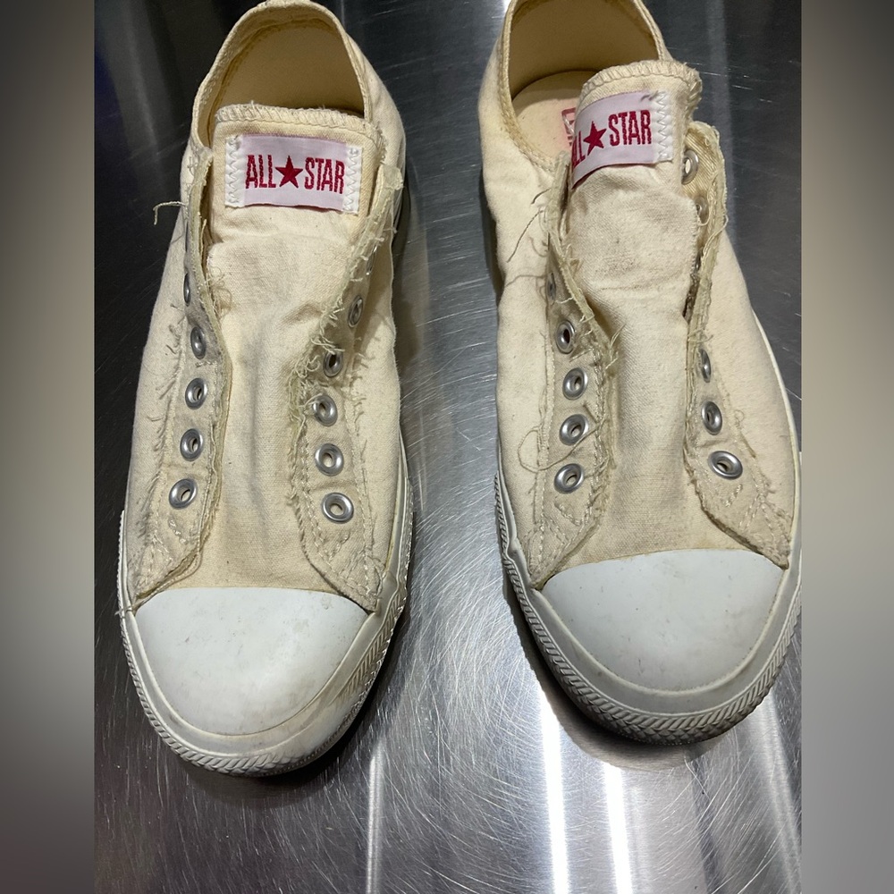 Men’s Converse. Size 11 
No laces  nice condition